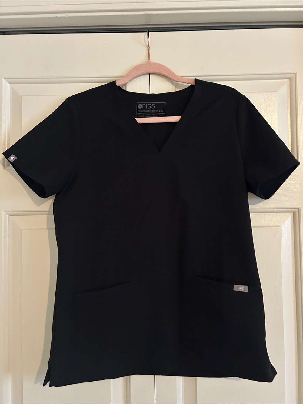 Figs Women’s Black V-Neck Casma Short Sleeve Scrub Top, Size S